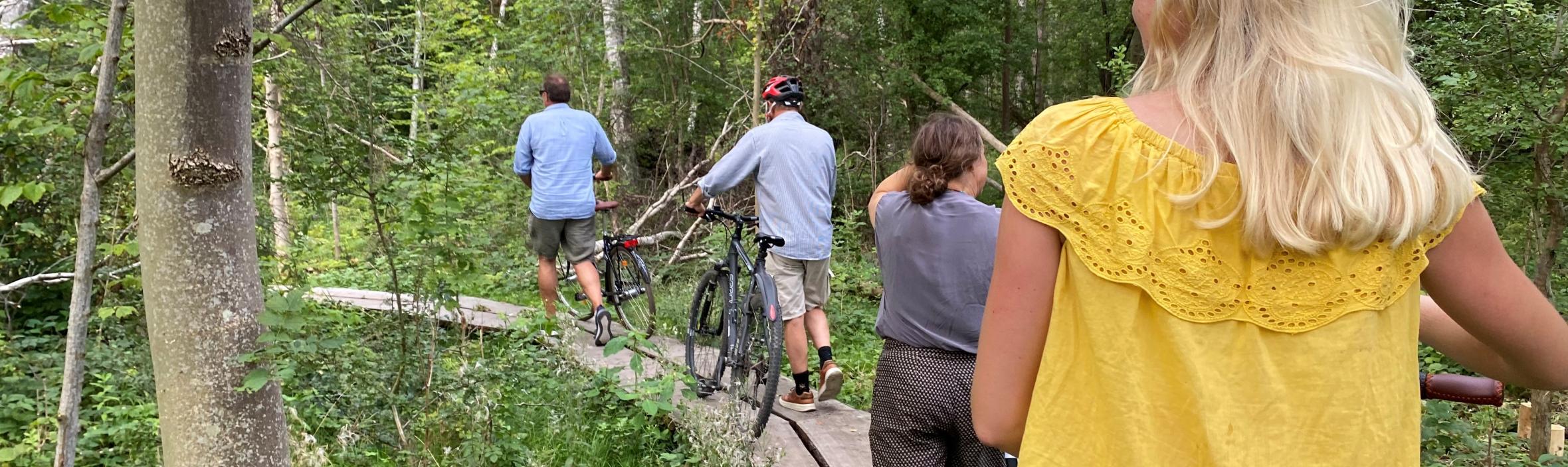 personer på skovtur